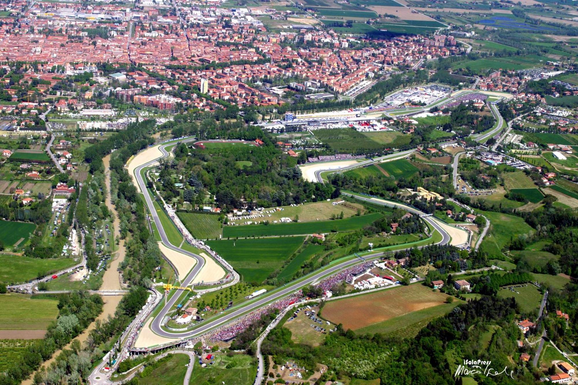 Le Due Corti Centro Storico - Autodromo Appartement Imola Buitenkant foto